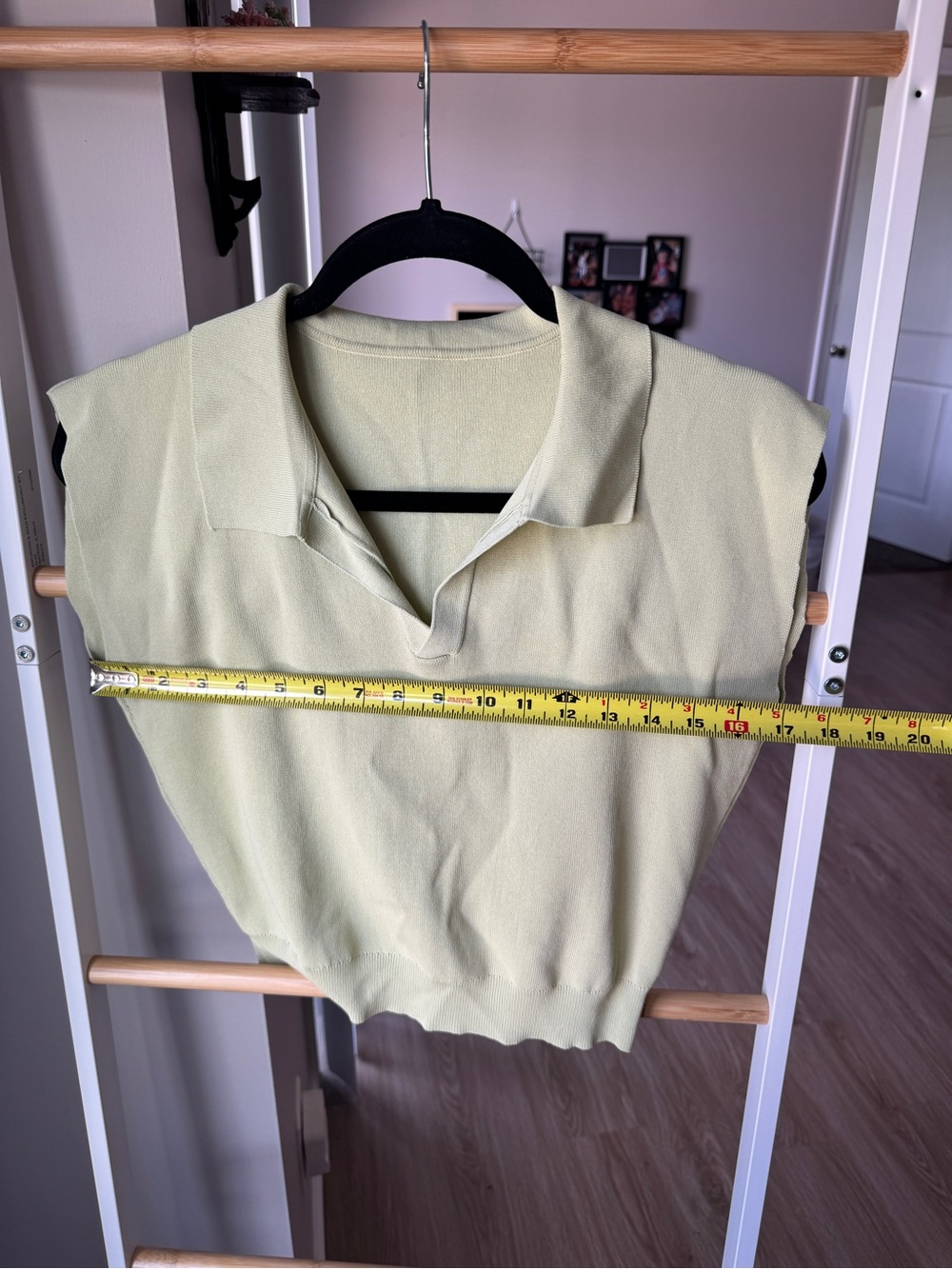 Dazy-Less Collared V-Neck Sleeveless Pale Green Crop Top | Size L | Old Money - Picture 4 of 6